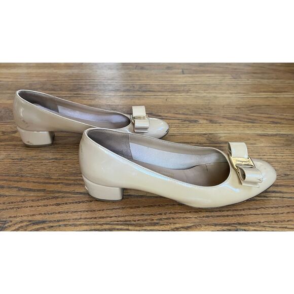 Salvatore Ferragamo Patent Cream Bow Slip On Low Heel Shoes   Women's Size 6.5 - Picture 3 of 10